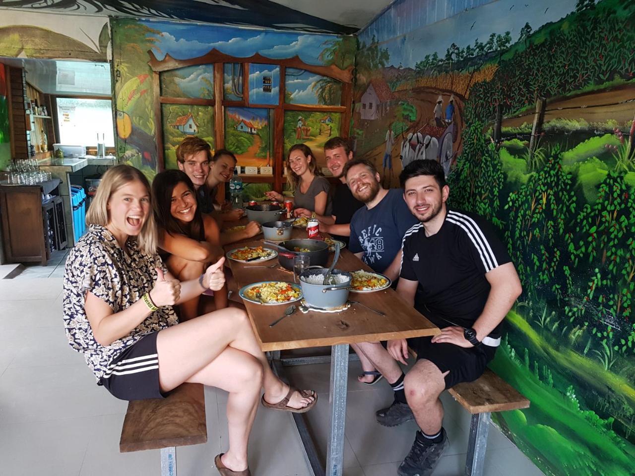 Hostel Monteverde Backpackers ภายนอก รูปภาพ